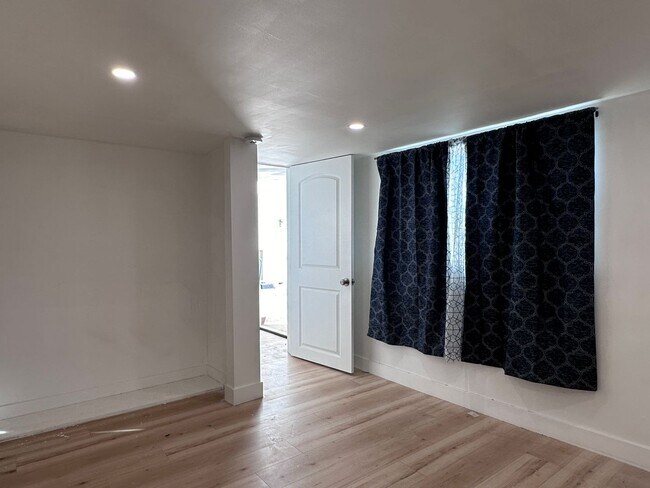 Building Photo - 739BA