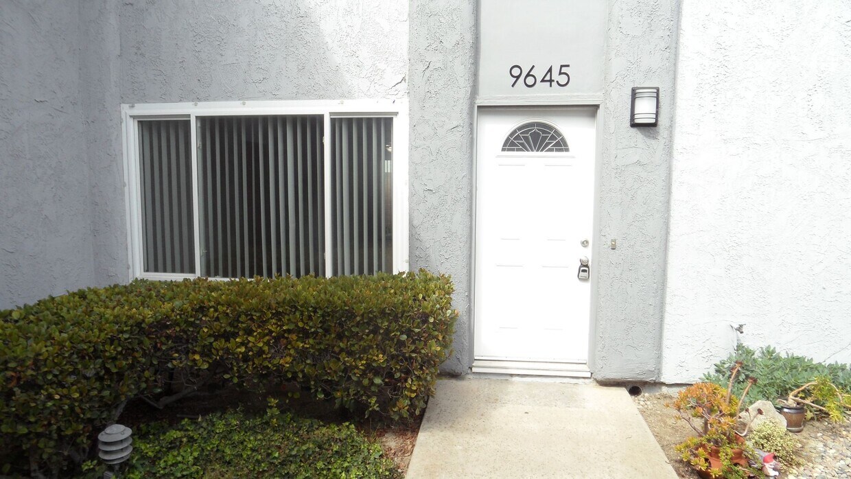 Primary Photo - YORKTOWN VILLAS 2 BEDROOM TOWNHOME.