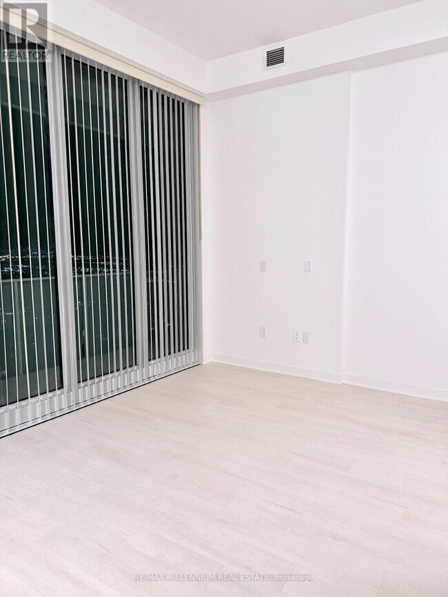 Photo du bâtiment - 3900 Confederation Pkwy