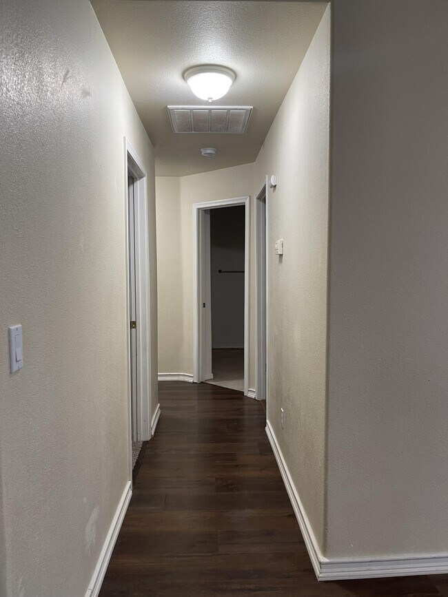 Foto del edificio - 8849 Glade Ave