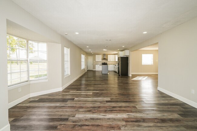 Foto del edificio - 5100 Goose Creek Dr