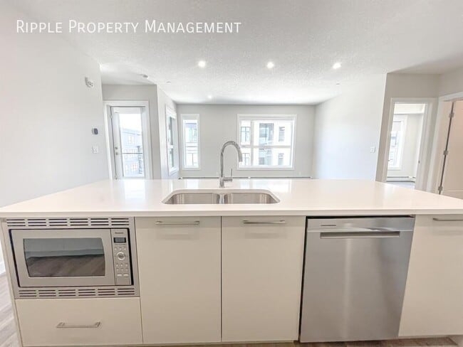 Building Photo - Amazing 2 bedroom 2 bathroom apartment in the community of University District