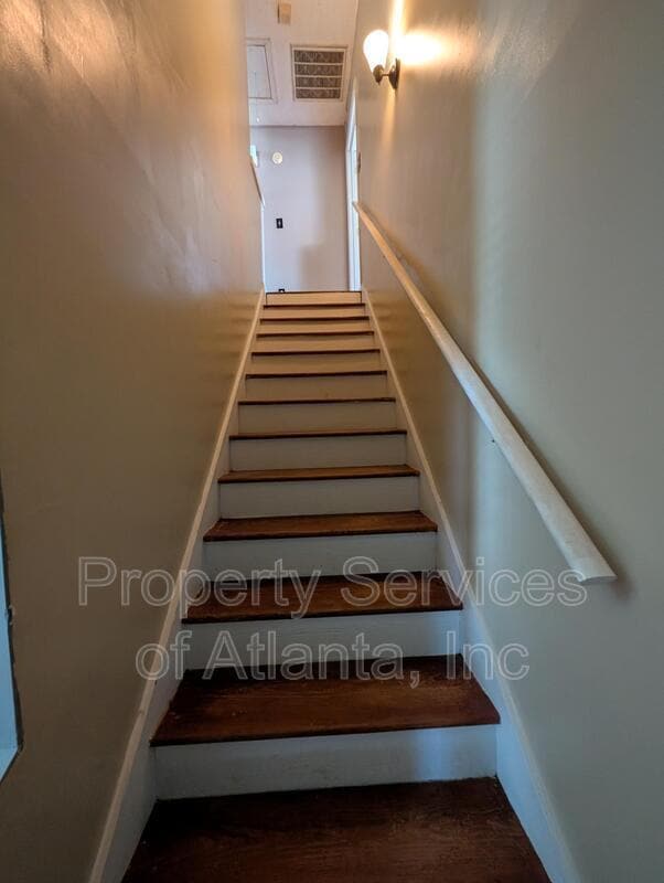 Building Photo - 314 Country Club Dr