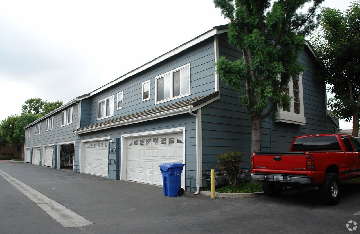 Building Photo - 3910 Cochran St