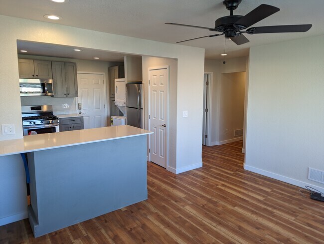 Foto del edificio - 3394 W Gill Pl