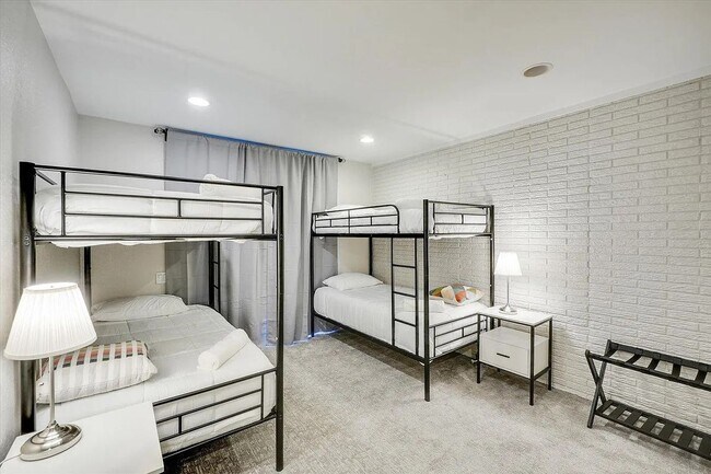 Foto del edificio - 612 W Northgate Dr