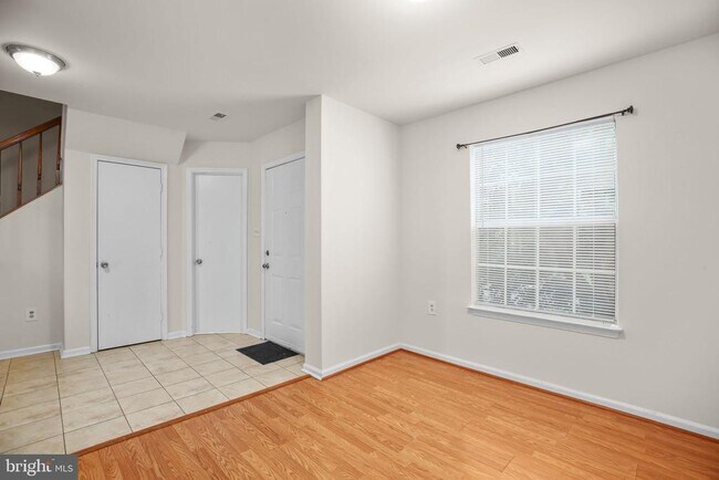 Foto del edificio - 502 Wind Ridge Dr