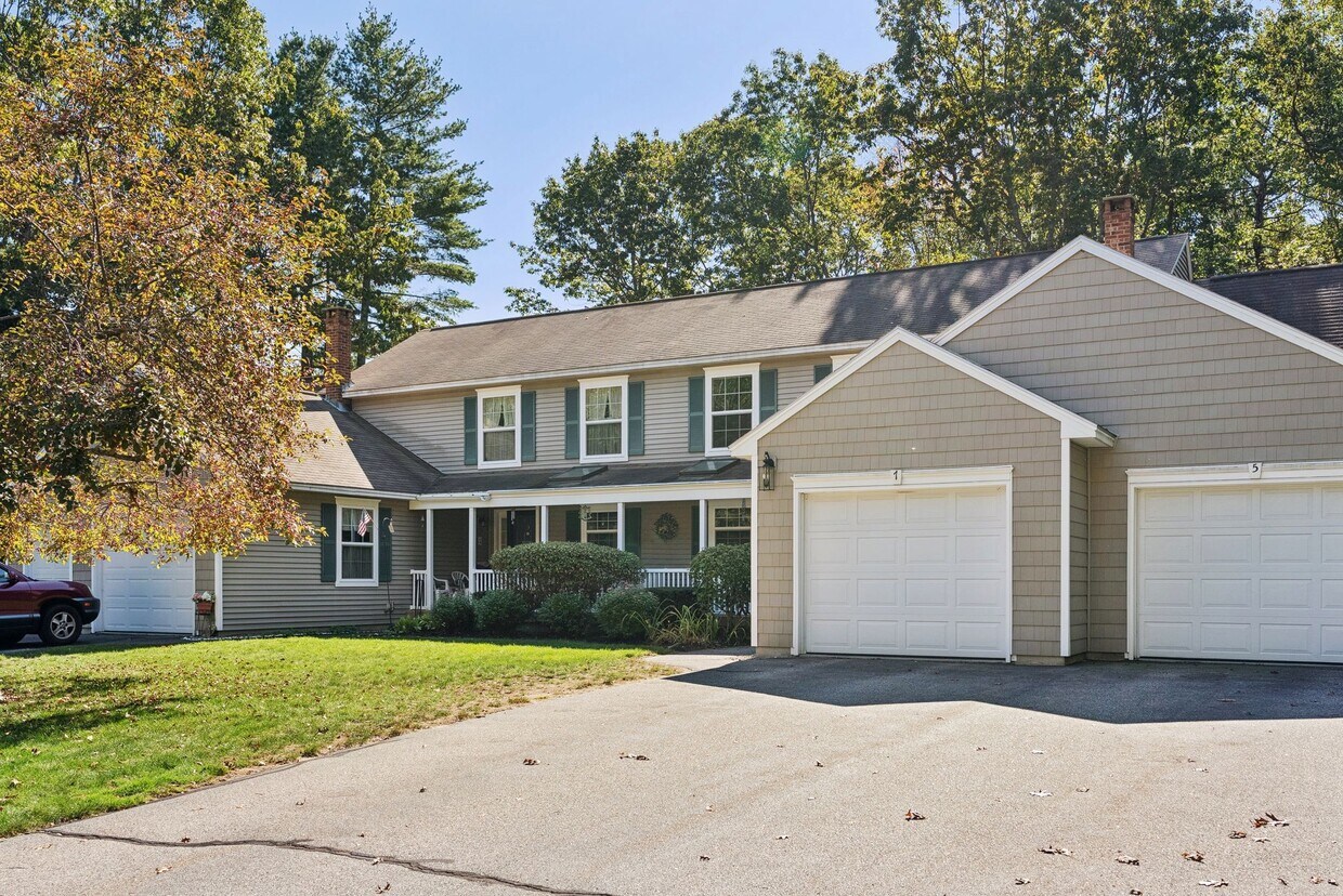 Primary Photo - 7 Dunnhill Dr