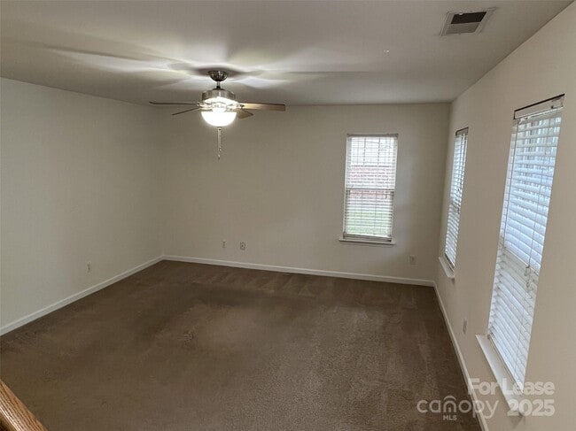 Building Photo - 688 Continental Dr