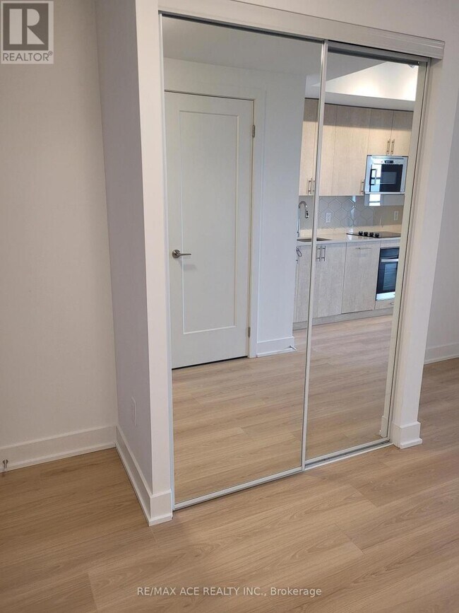 Photo du bâtiment - 2545 Simcoe St N