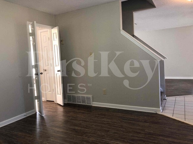 Building Photo - 3770 Richbrook Dr