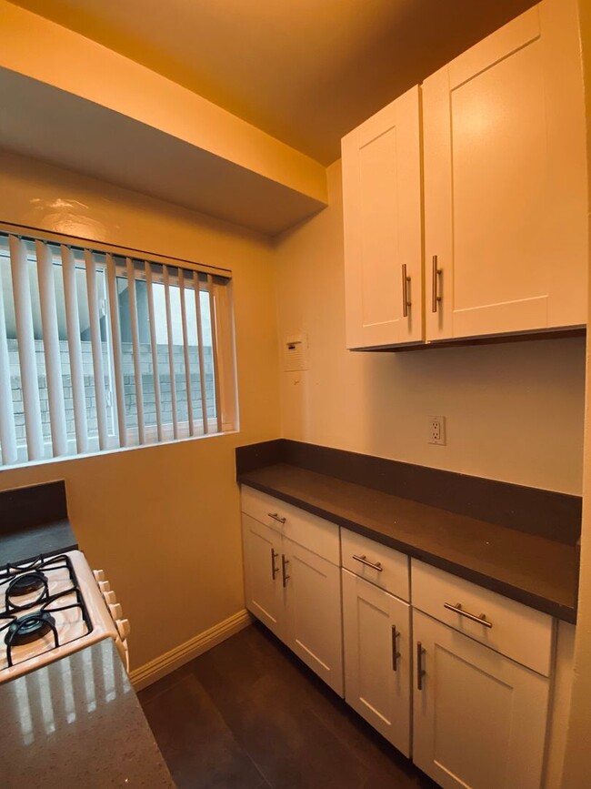 Interior Photo - 3730 Clarington Ave