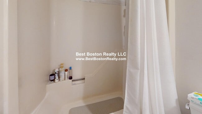 Building Photo - 175 Beacon St