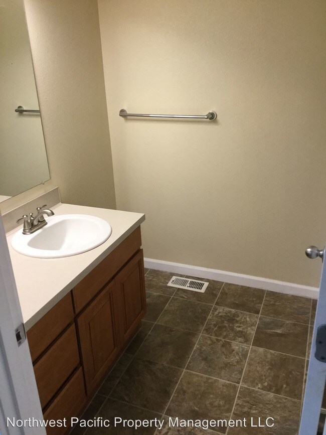 Foto del edificio - 3535-3537 Fisher Ct NE