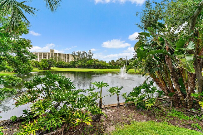Foto del edificio - 2604 Fairway Dr N