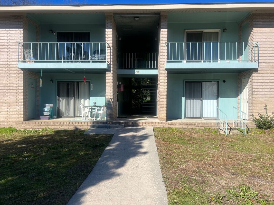 Foto principal - Prime Downtown Living - 2BR, 1BA Apartment...