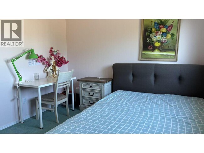 Photo du bâtiment - Main Floor-6711 MAYFLOWER DRIVE