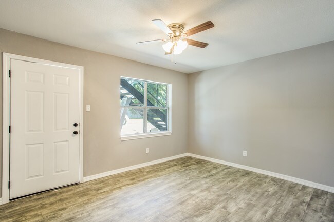 Building Photo - 4914 Kashmere St