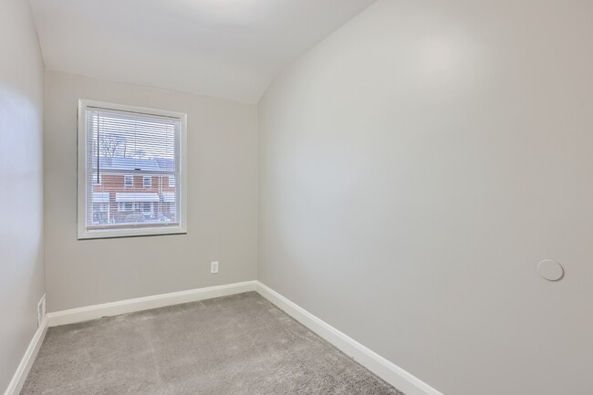 Foto del edificio - 1029 Middlesex Rd
