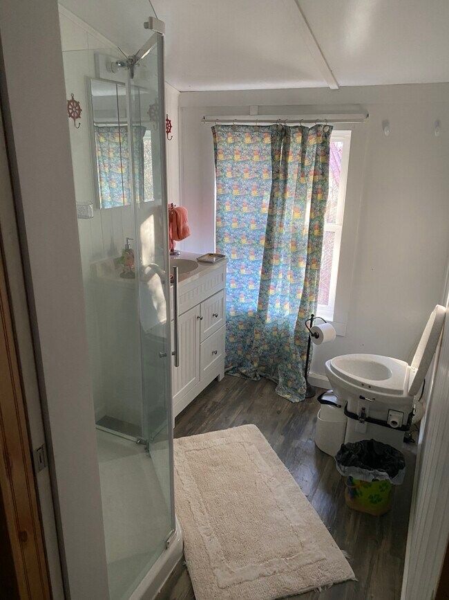 Foto del edificio - 1151 Pen Park Rd