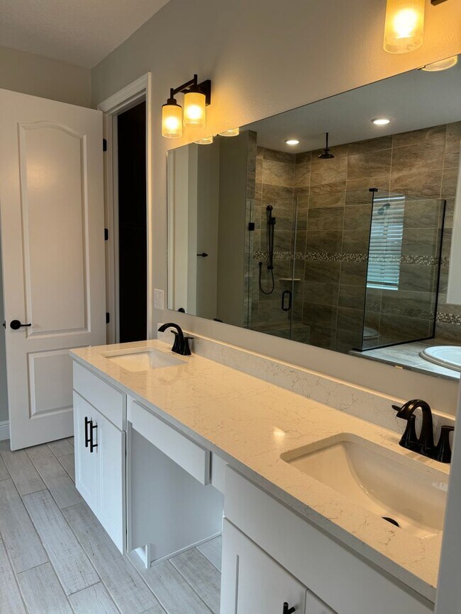 Foto del edificio - NEW MODEL HOME. 4 bedrooms, 3 bath, 3 car ...