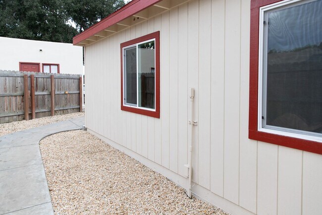 Foto del edificio - Recently Remolded Unit  2 bed/1 bath in South Salinas