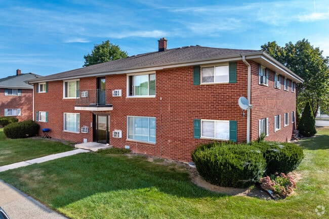Exterior - Evergreen Terrace Apartments