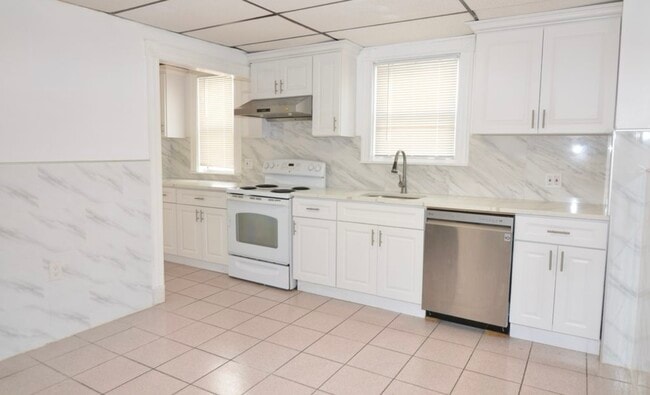 Kitchen - 114 Sagamore St