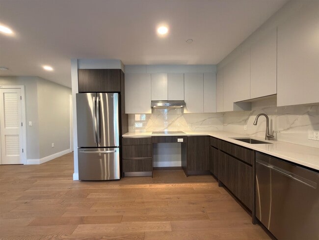 Building Photo - 15 Central St