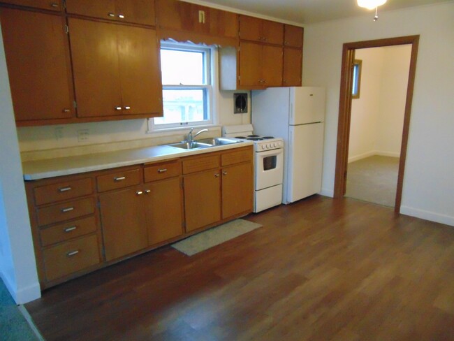 Building Photo - 435 S Van Buren St