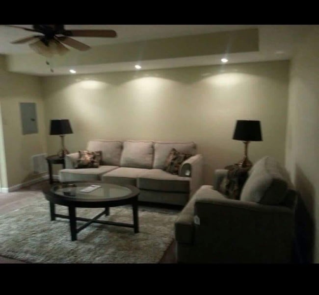 Building Photo - 1717 Locust Ave