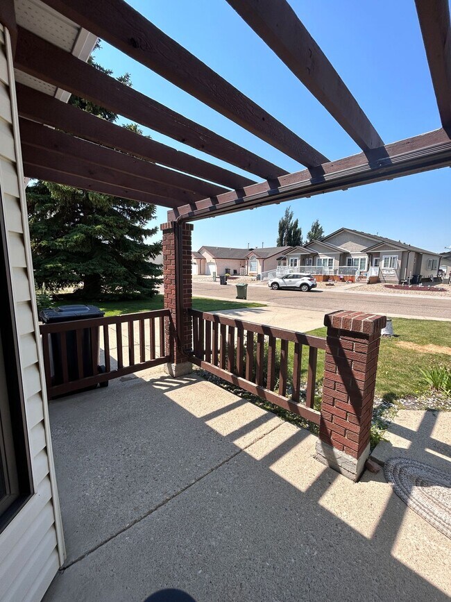 Photo du bâtiment - 2 Bed 1 Bath Unit in Ponoka, AB