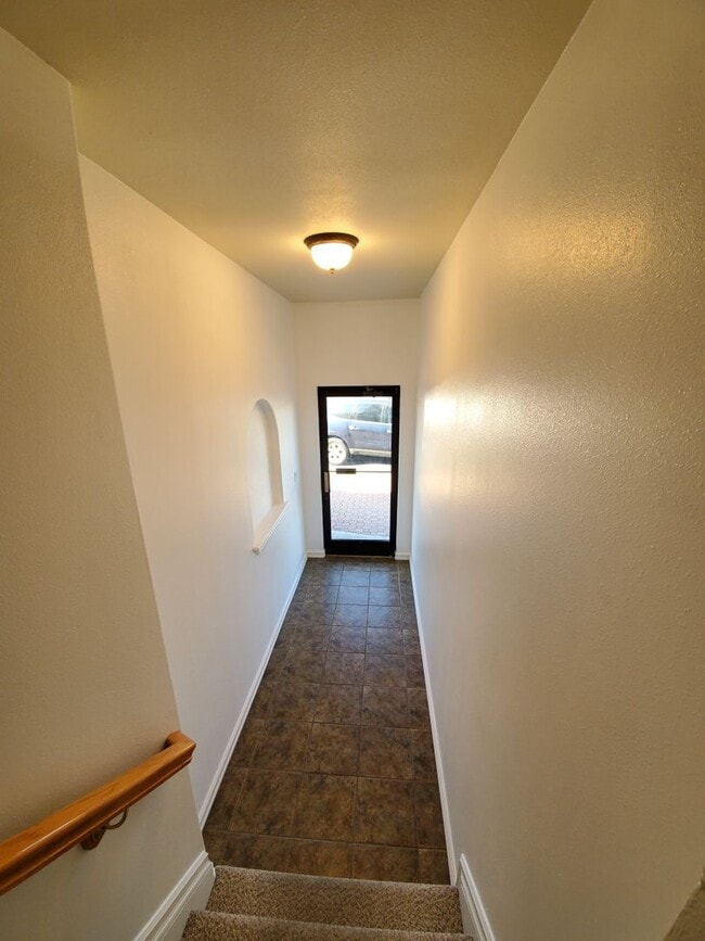 Building Photo - Spacious apartment! First Month FREE with 12 month lease!