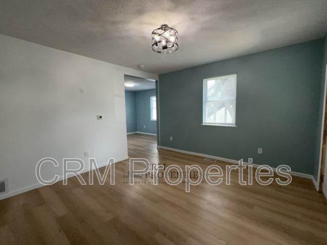 Building Photo - 1110 N Apperson Way