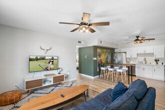 Building Photo - 3314 N 66th Pl