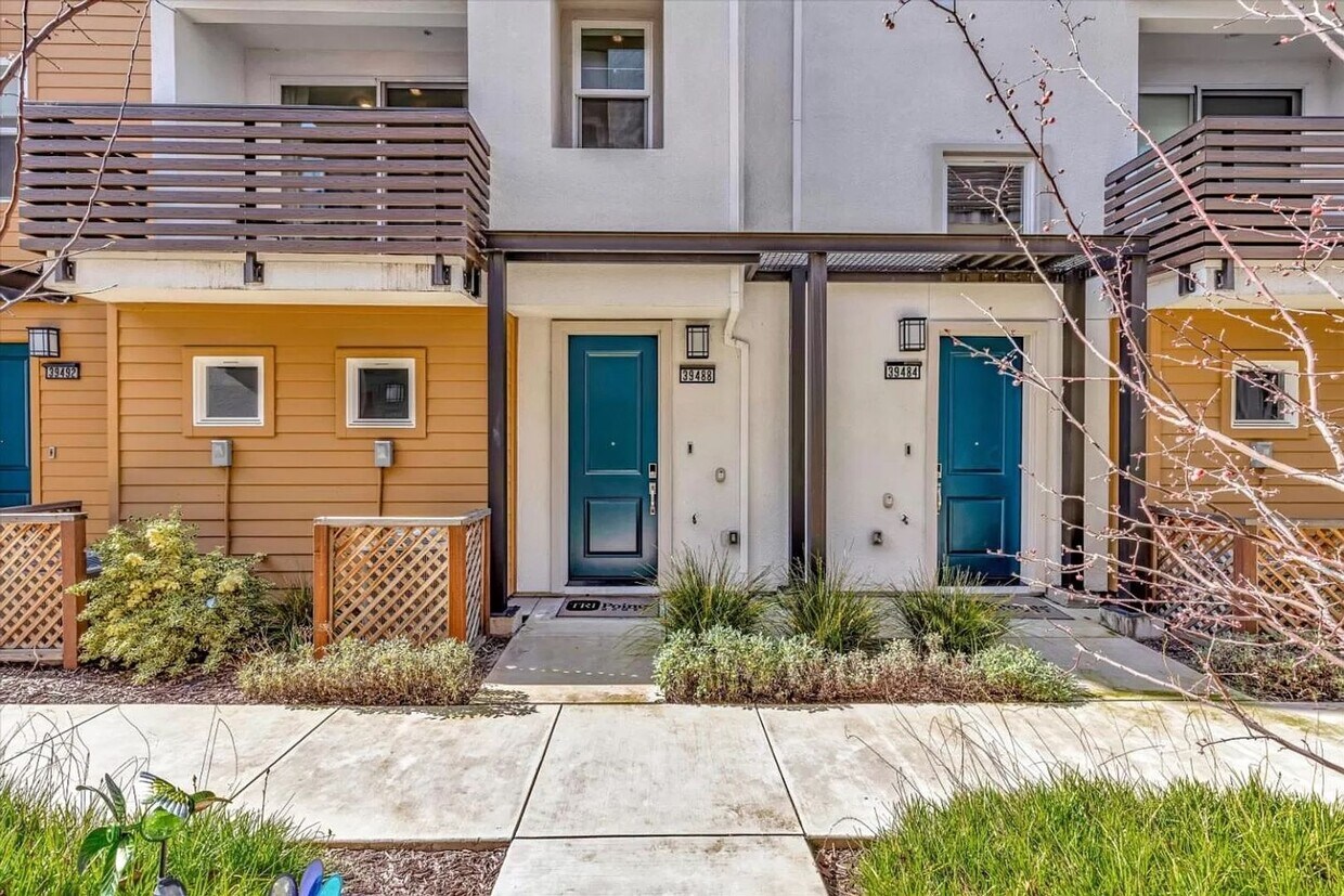 Primary Photo - 2 BEDROOM CONDO IN BEAUTIFUL FREMONT COMMU...