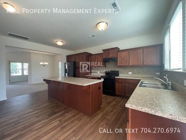 Foto del edificio - Ready to Move in 5 bed/3.5 bath in Troutman!