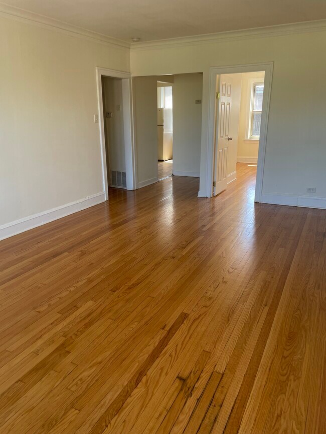 Building Photo - 3937 W Wrightwood Ave