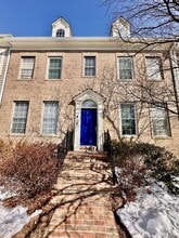 Building Photo - 917 Crestfield Dr