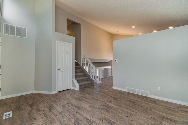Building Photo - 7330 Windy Peak Dr