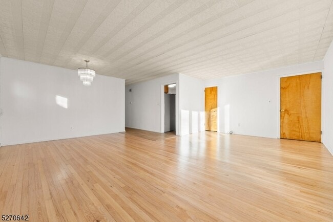 Building Photo - 43 Oakwood Ave