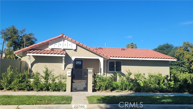 Foto principal - 22700 Hamlin St