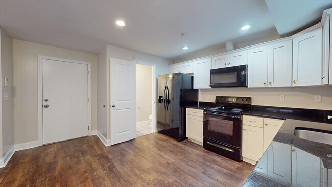 Building Photo - 60 Holworthy St