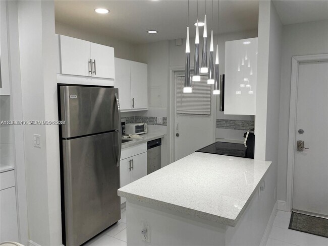 Foto del edificio - 1407 NE 56th St