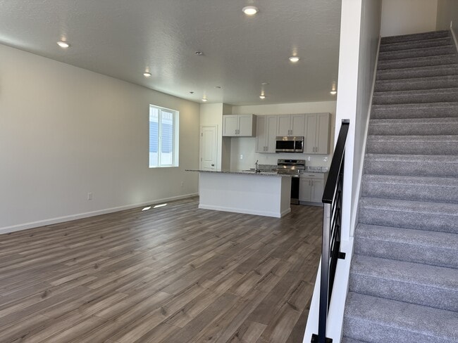 Building Photo - 203 E Arcade Dr
