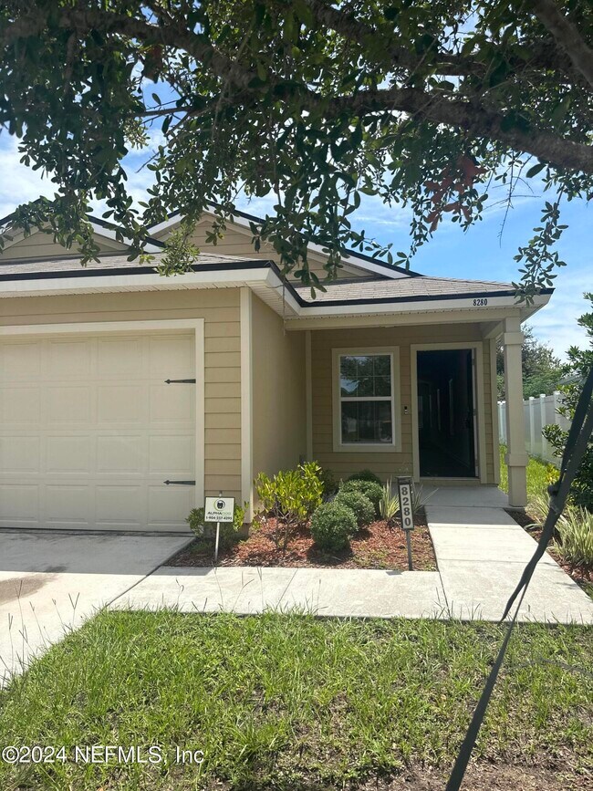 Foto del edificio - 8280 Meadow Walk Ln