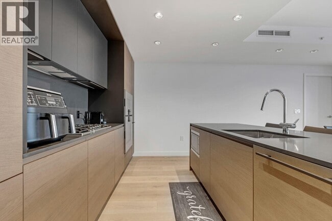 Building Photo - 1289 Hornby St