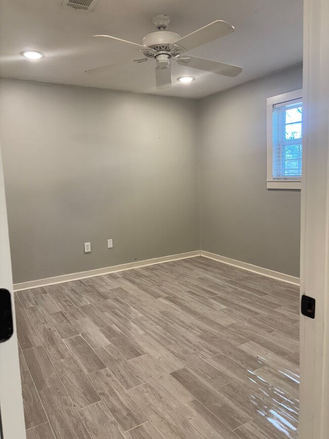 Foto del edificio - 810 E Oak Ave