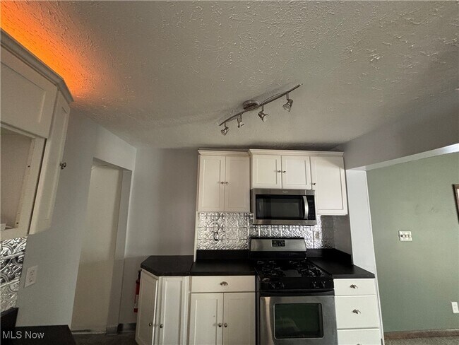 Foto del edificio - 4739 W 125th St