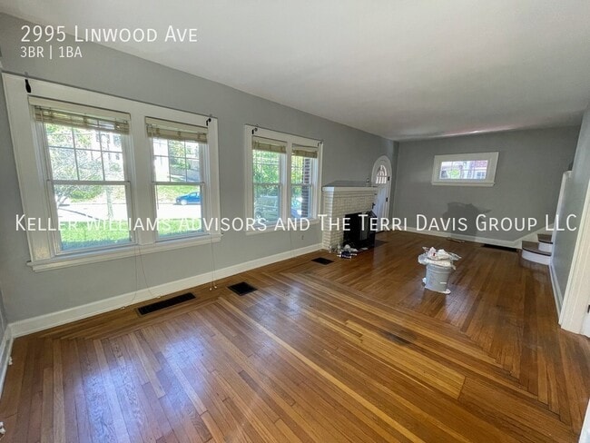 Photo - 2995 Linwood Ave House